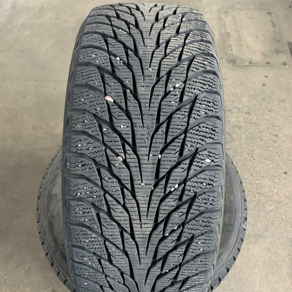 16" - 225/55r16 Nokian Tyres Hakkapeliitta R2 
