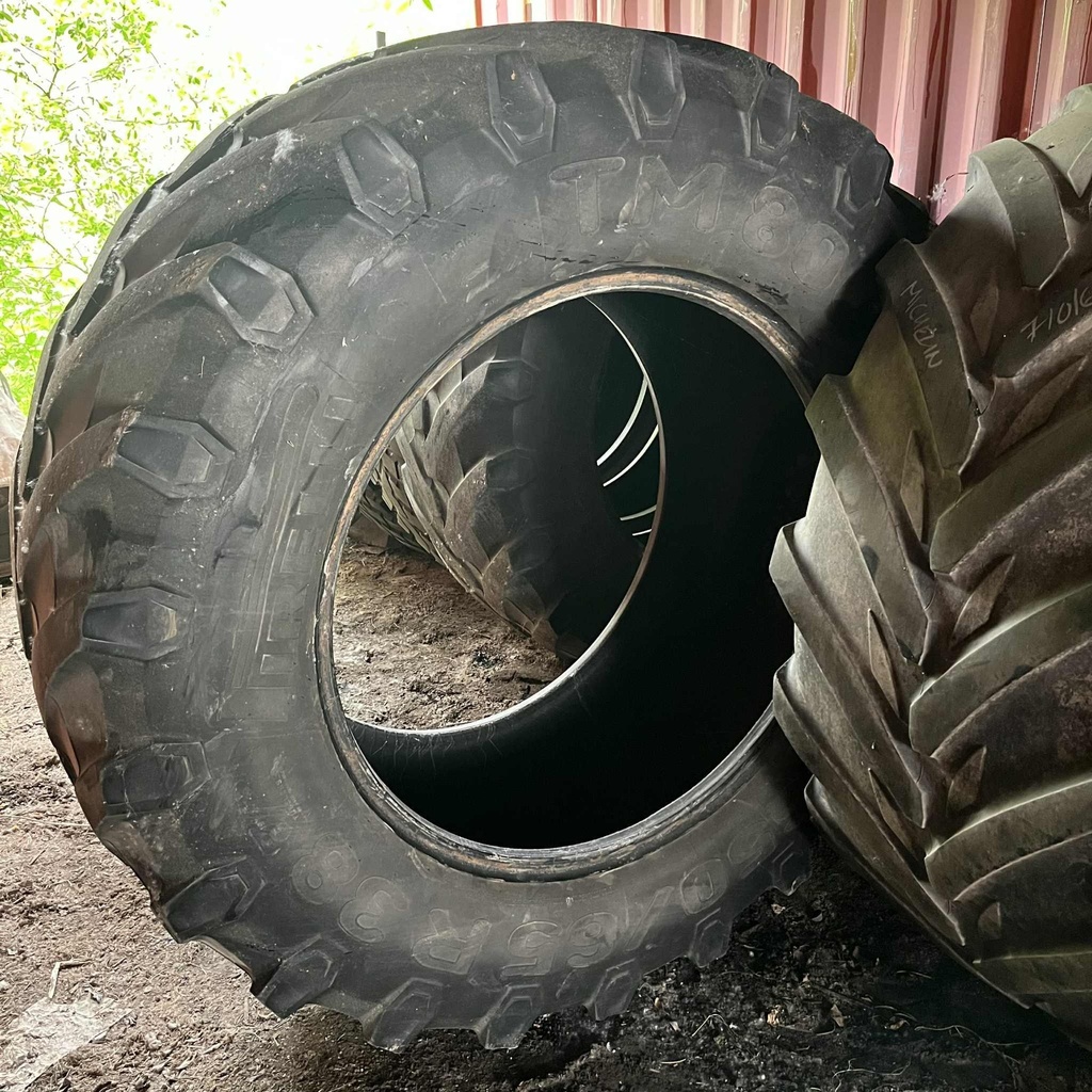 38" - 650/65r38 Pirelli 