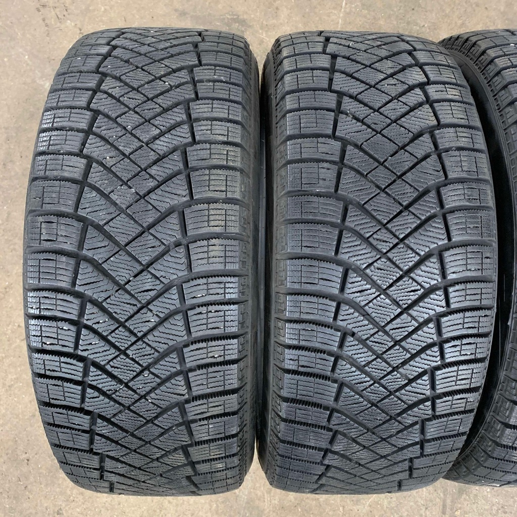 17" - 225/50r17 Pirelli Winter Ice Zero FR RunFlat 