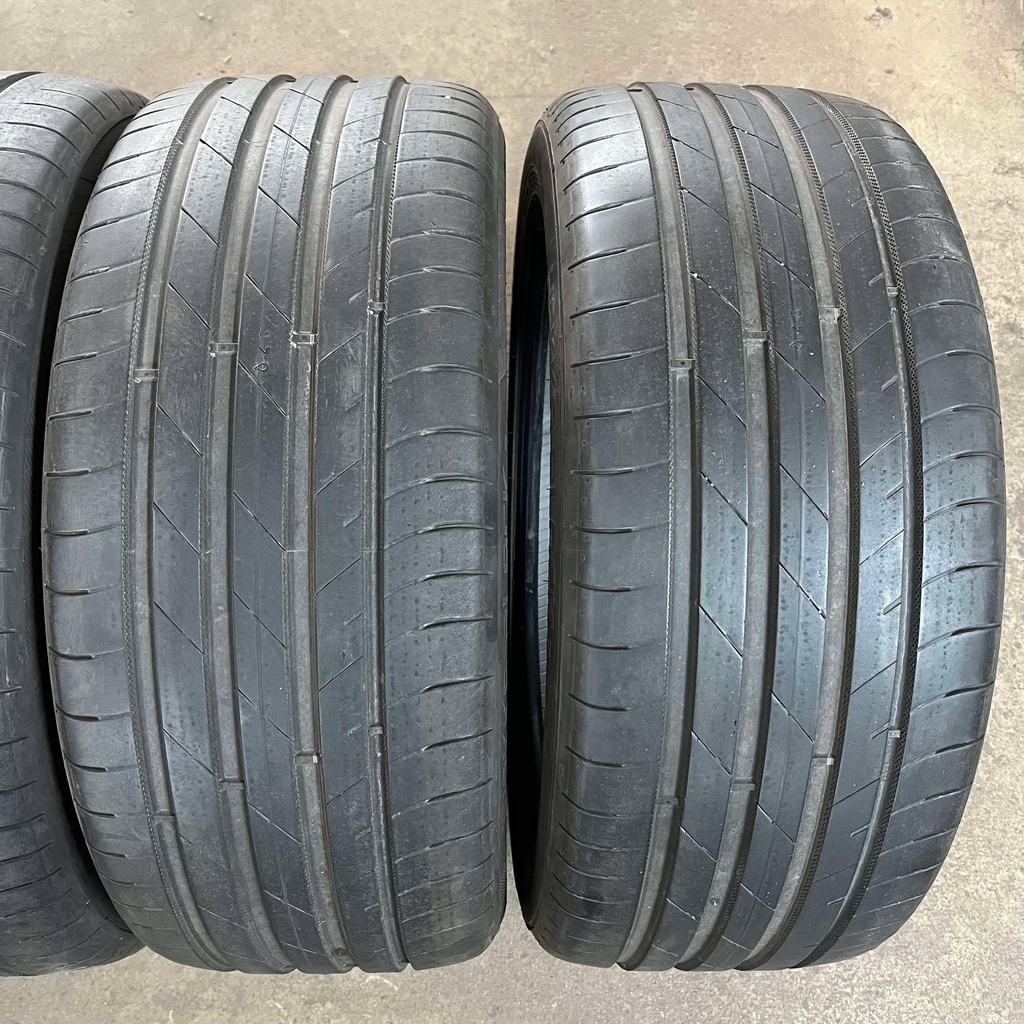 18" - 235/45r18 Nokian Tyres Hakka Black 3 