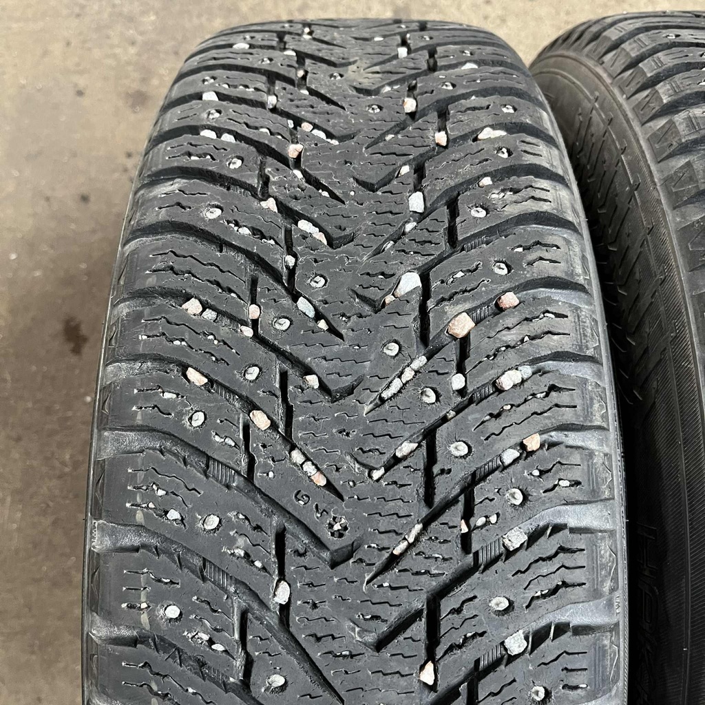 17" - 225/65r17 Nokian Tyres Hakkapeliitta 8 SUV (2 kpl) 
