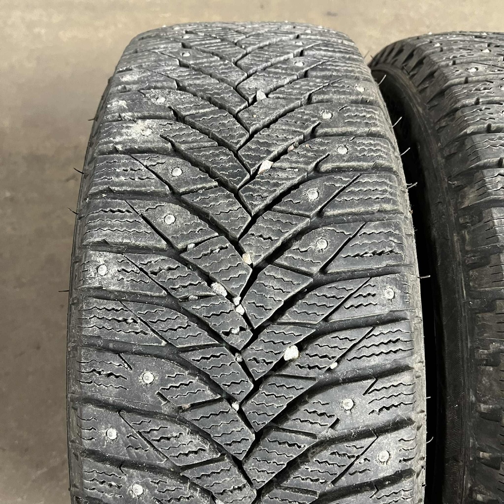 16" - 205/55r16 Triangle Icelink PS01 (2 kpl) 