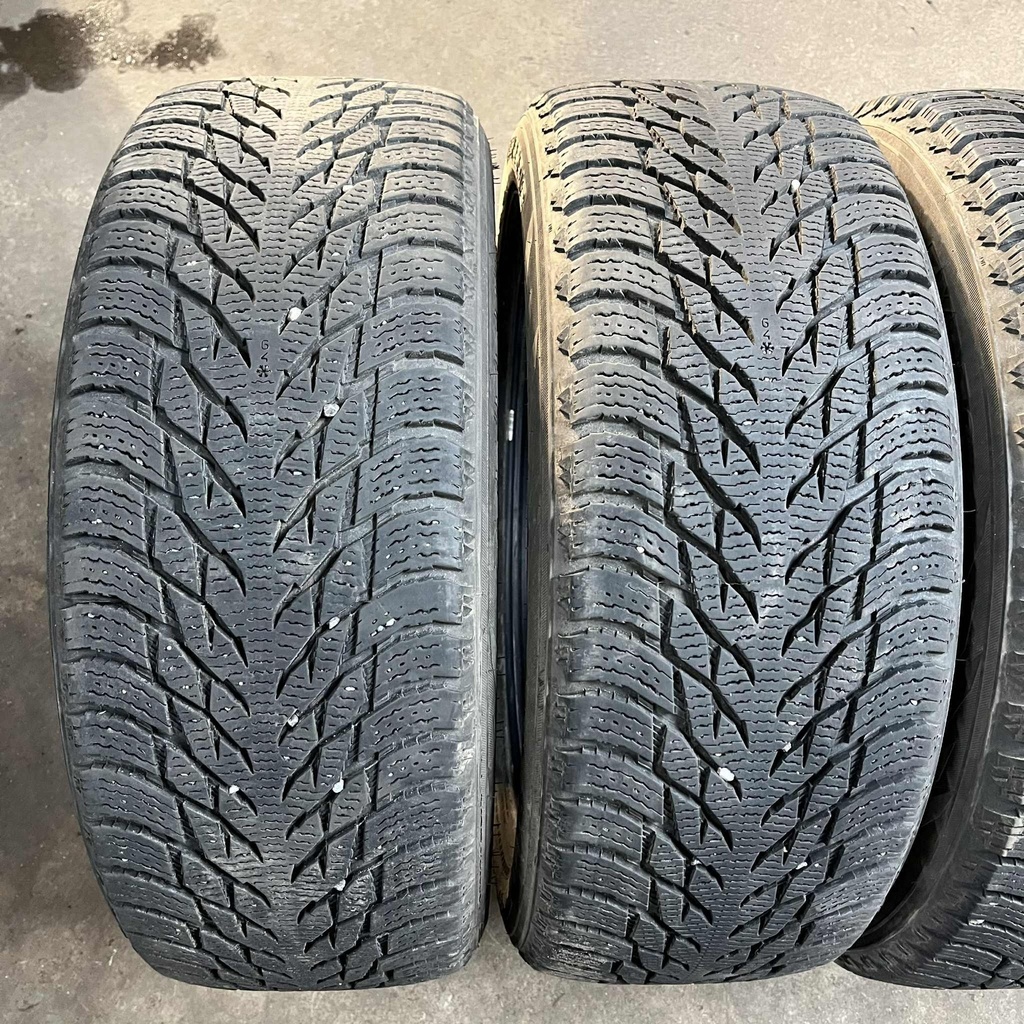18" - 235/55r18 Nokian Tyres Hakkapeliitta R3 