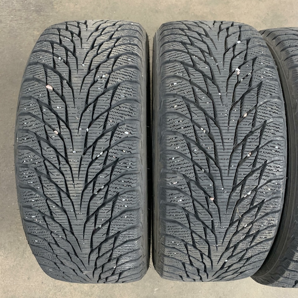 16" - 225/55r16 Nokian Tyres Hakkapeliitta R2 