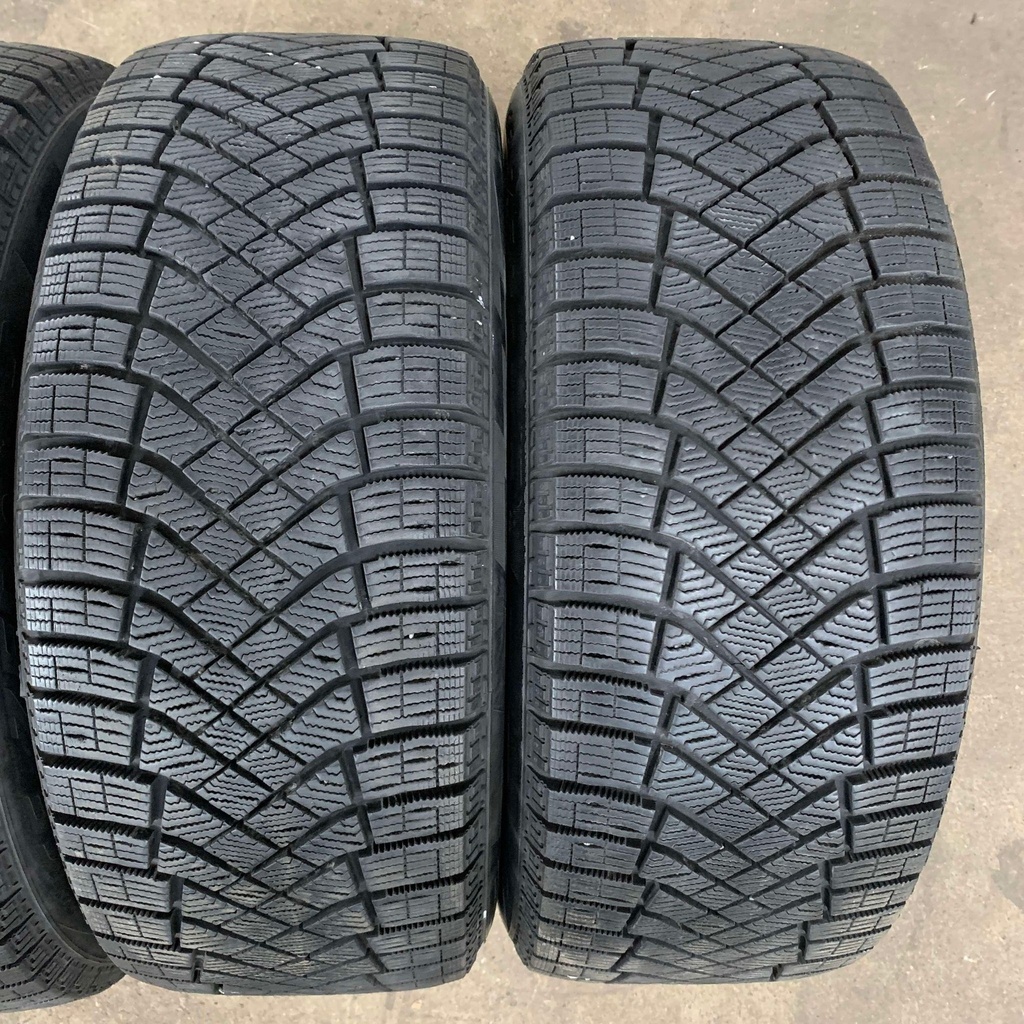 17" - 225/50r17 Pirelli Winter Ice Zero FR RunFlat 