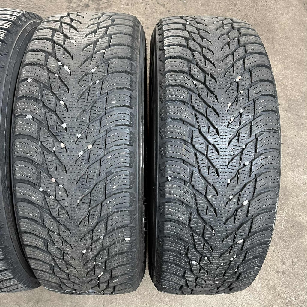 18" - 235/60r18 Nokian Tyres Hakkapeliitta R3 