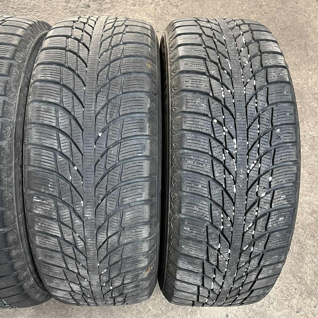16" - 205/55r16 Kumho WinterCraft Ice Wi51 