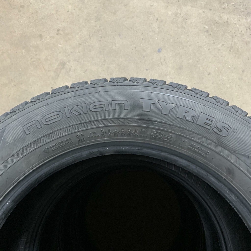 18" - 235/60r18 Nokian Tyres Hakkapeliitta R3 