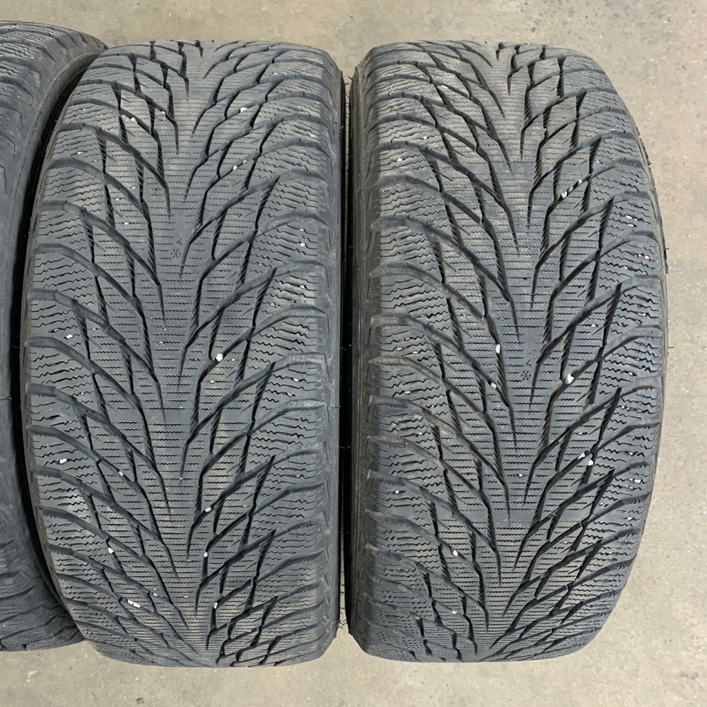 16" - 225/55r16 Nokian Tyres Hakkapeliitta R2 