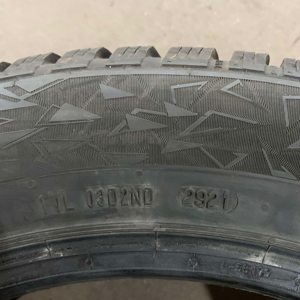 17" - 215/55r17 Continental IceContact 3 (2 kpl) 