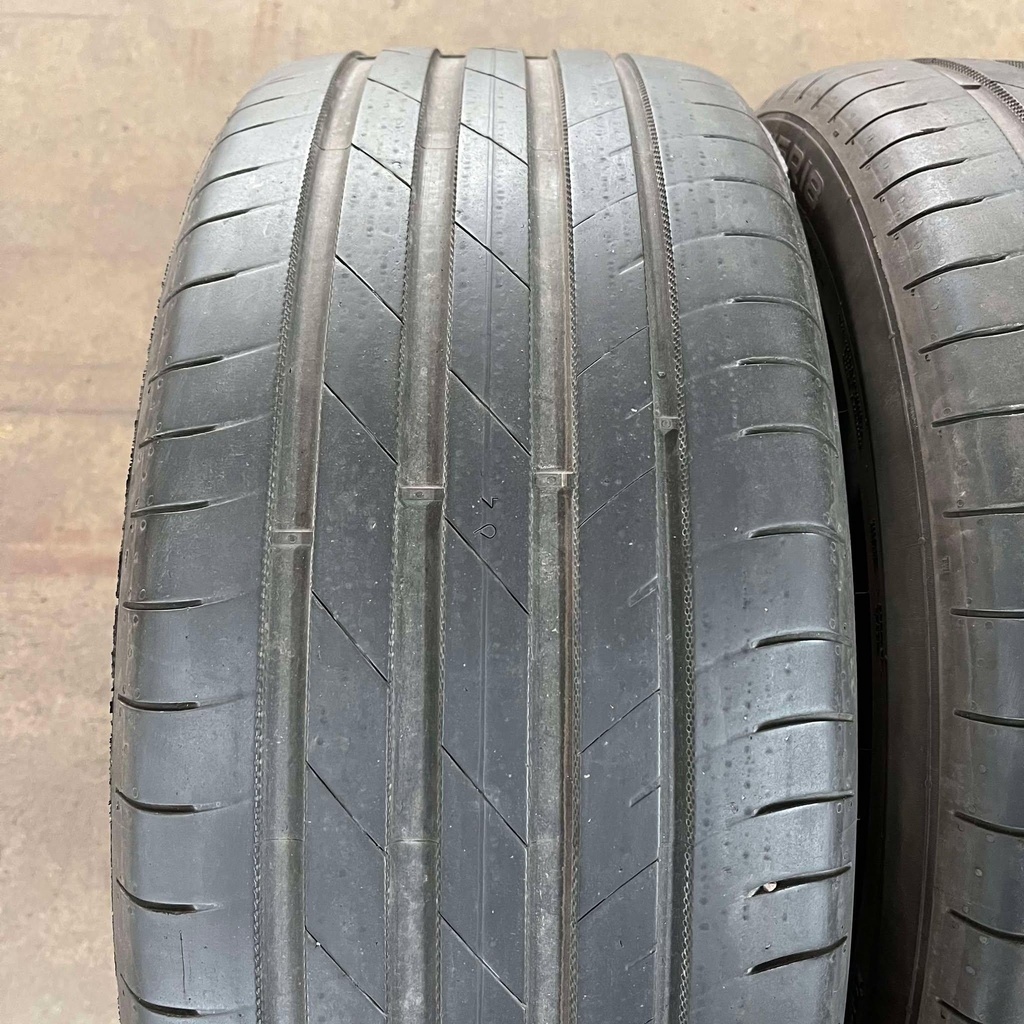 18" - 235/45r18 Nokian Tyres Hakka Black 3 