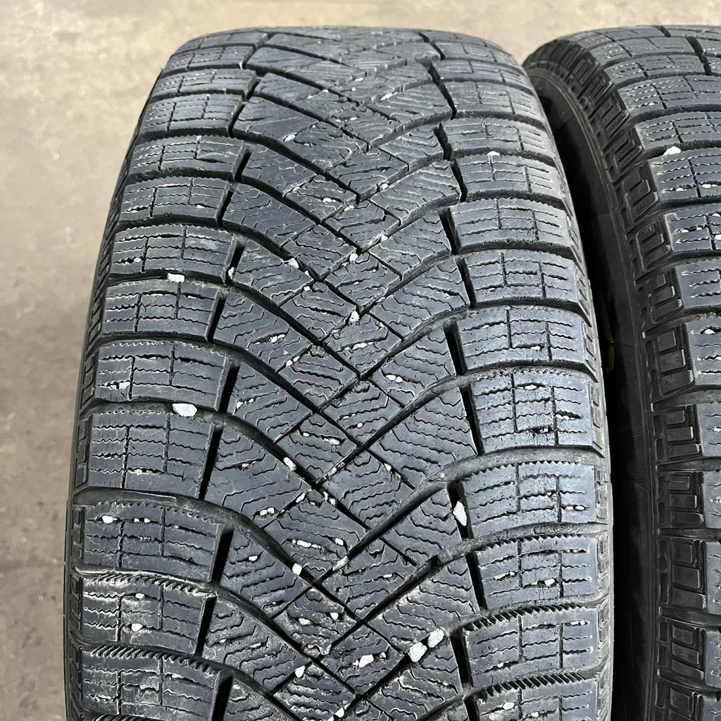 18" - 235/55r18 Pirelli Winter Ice Zero FR 