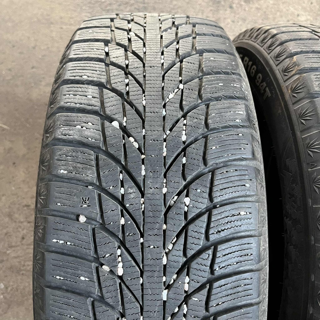 16" - 205/55r16 Kumho WinterCraft Ice Wi51 