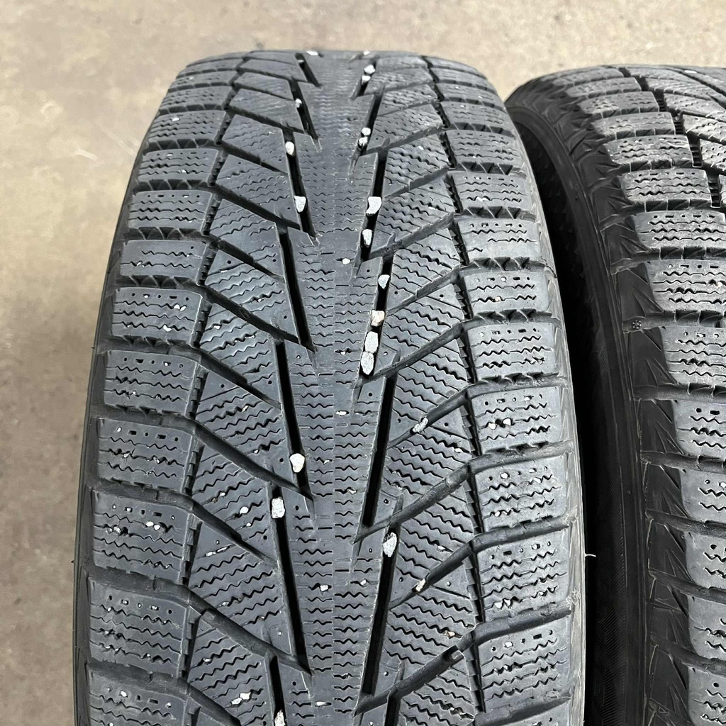 16" - 205/60r16 Hankook Winter i*Cept iZ2 W616 