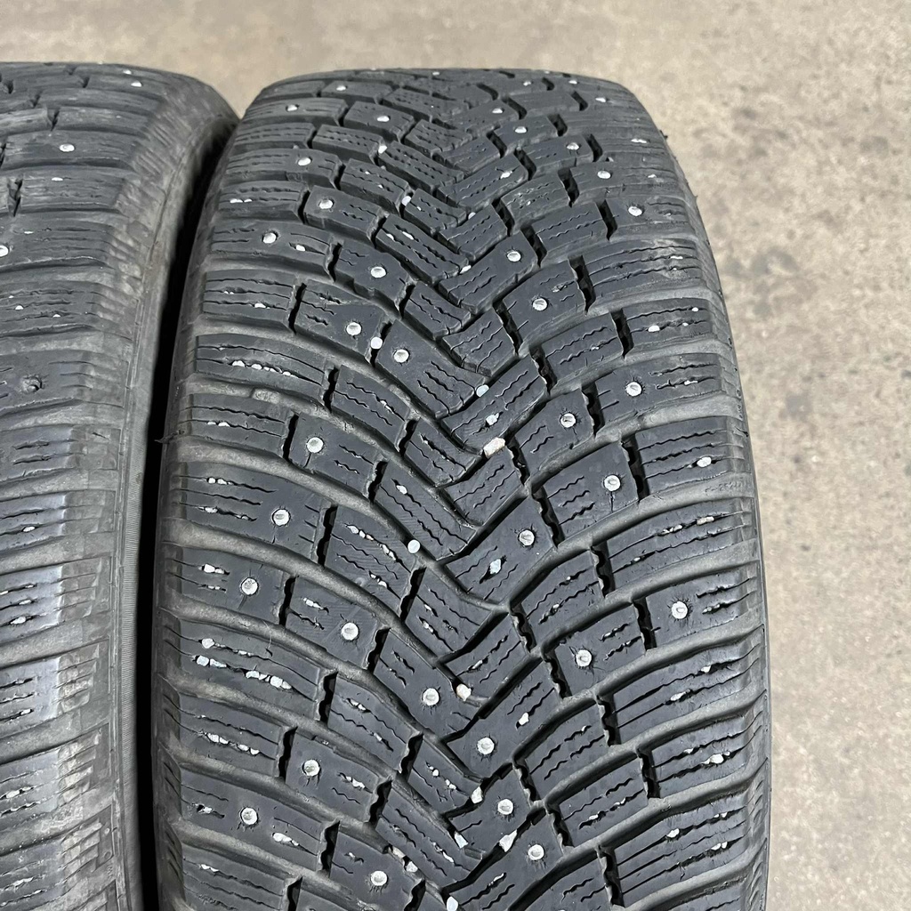 16" - 215/60r16 Continental IceContact 3 