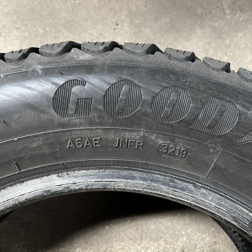 15" - 195/65r15 Goodyear UltraGrip Ice Arctic (2 kpl) 