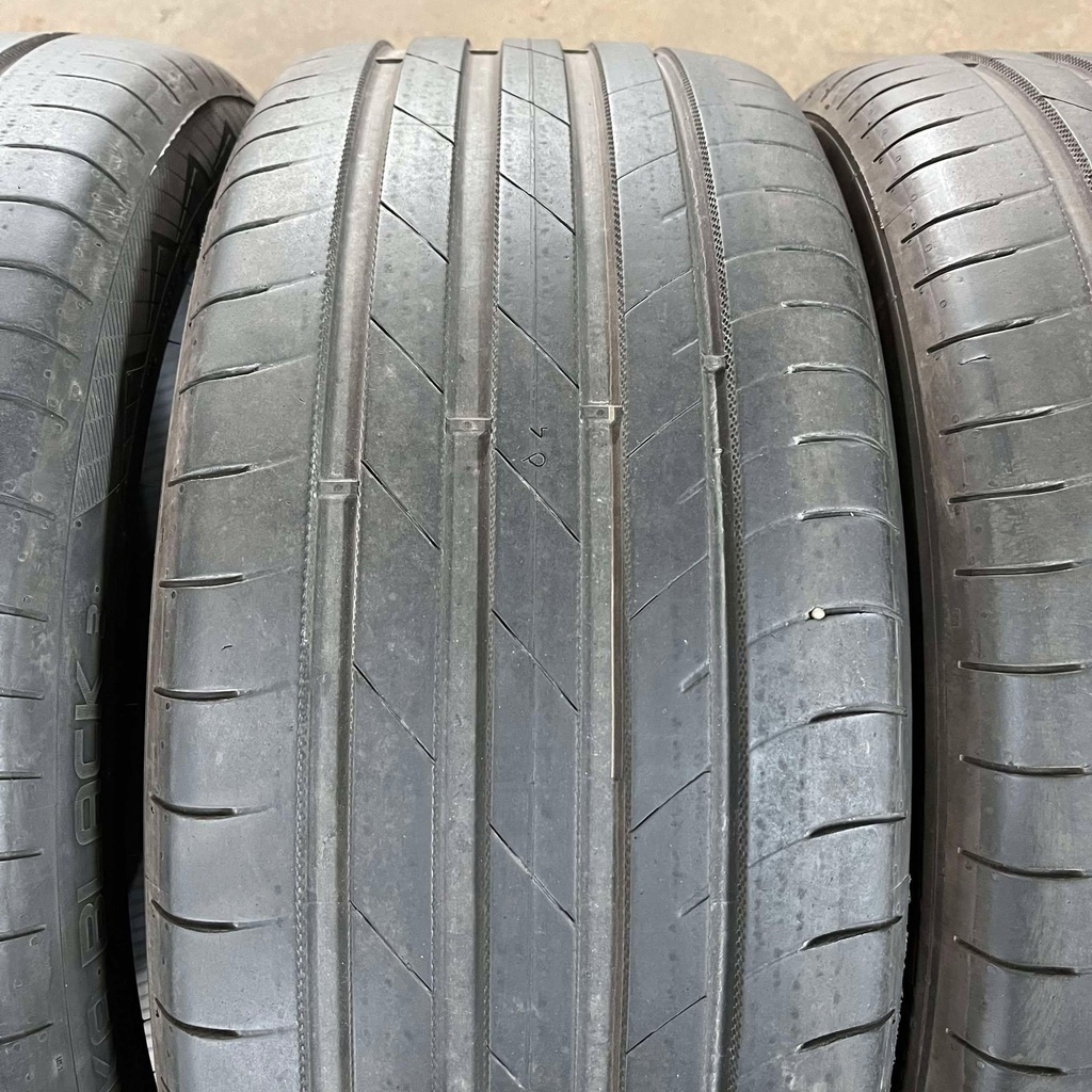 18" - 235/45r18 Nokian Tyres Hakka Black 3 