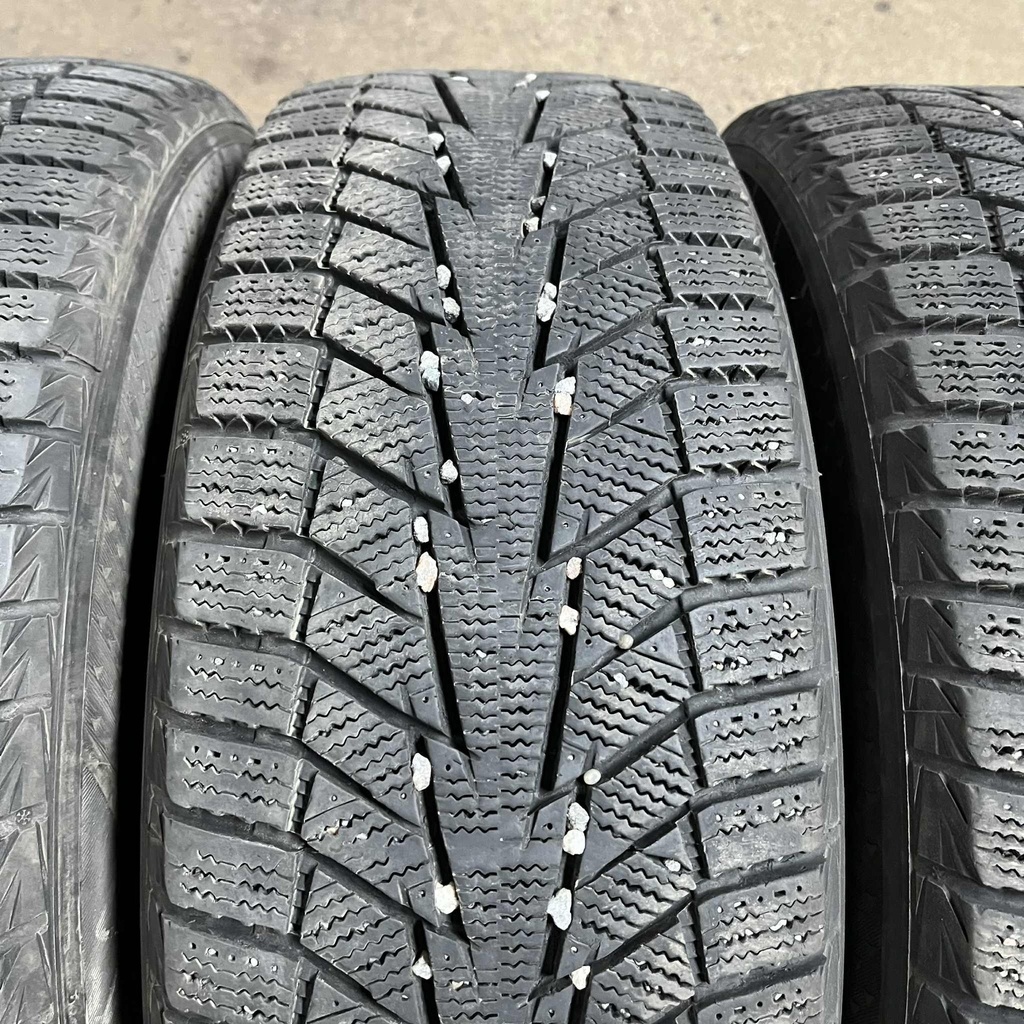 16" - 205/60r16 Hankook Winter i*Cept iZ2 W616 