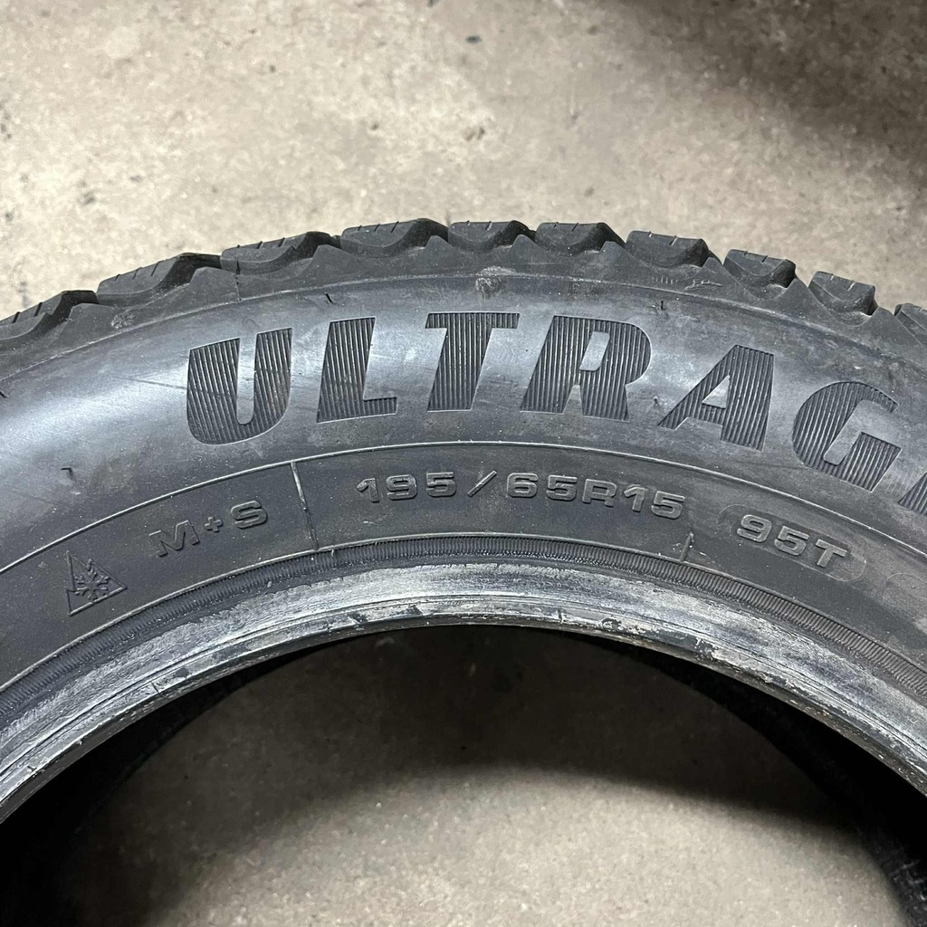 15" - 195/65r15 Goodyear UltraGrip Ice Arctic (2 kpl) 