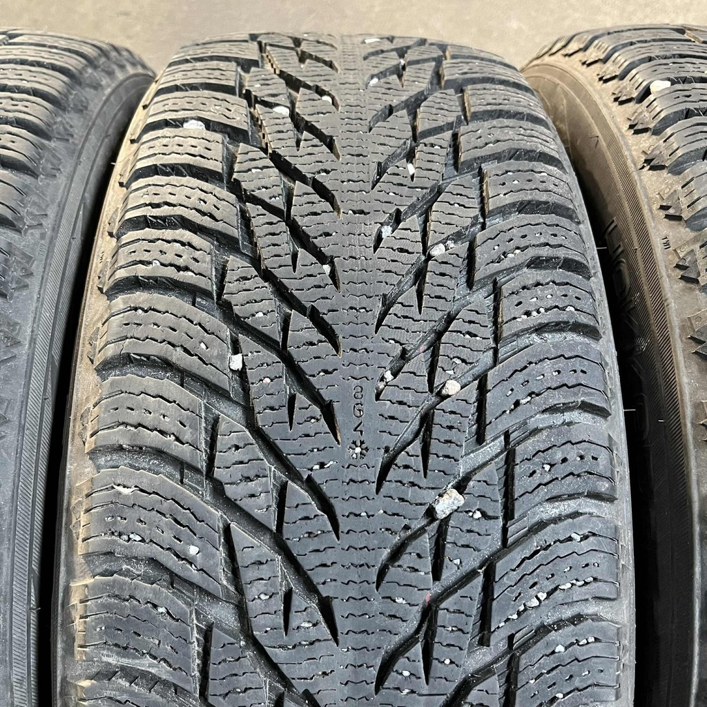 18" - 235/55r18 Nokian Tyres Hakkapeliitta R3 