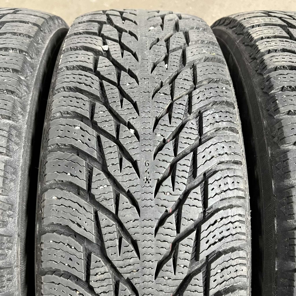 16" - 215/70r16 Nokian Tyres Hakkapeliitta R3 
