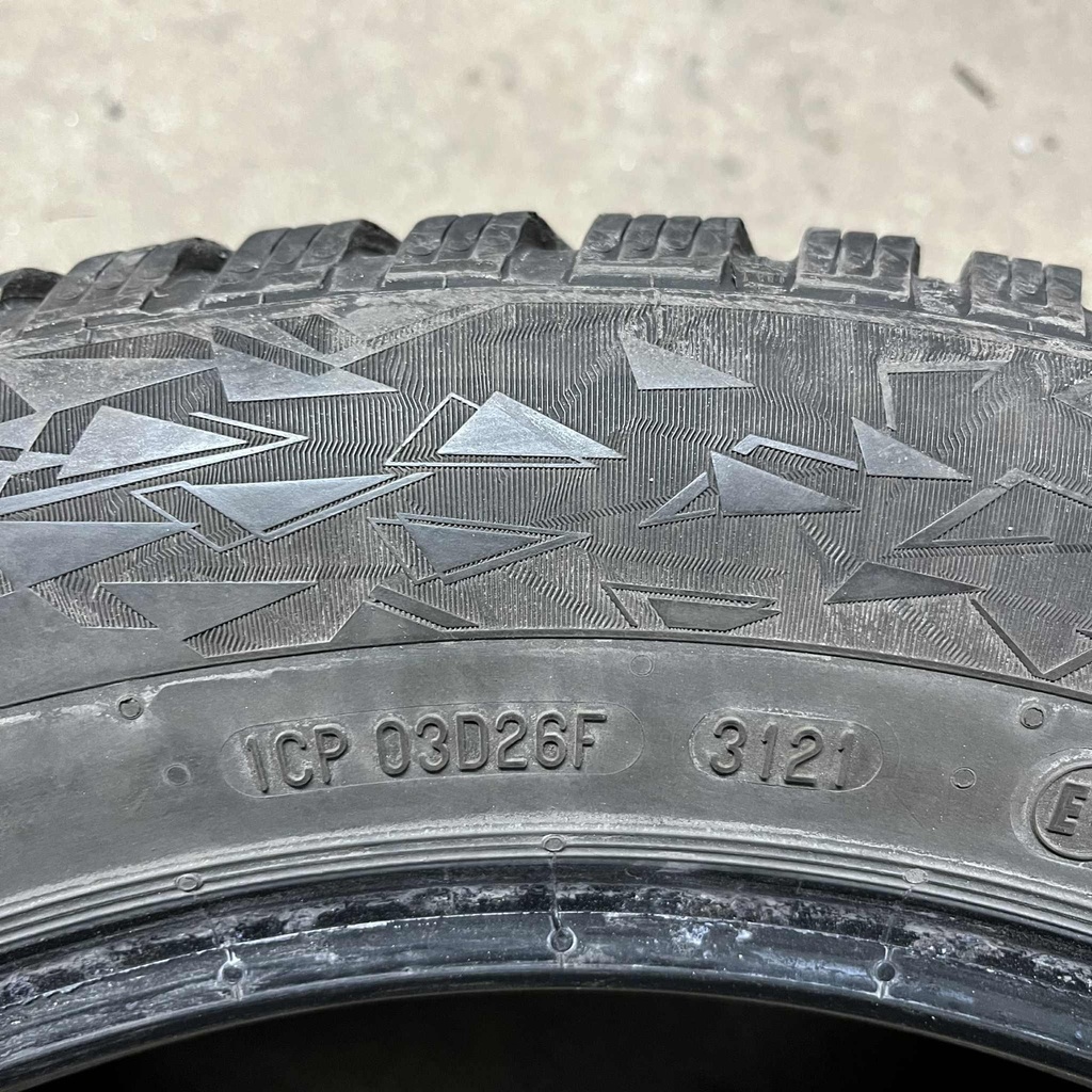 17" - 225/55r17 Continental IceContact 3 (2 kpl) 