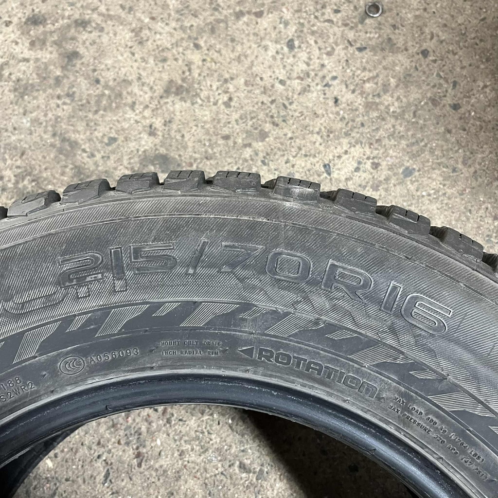 16" - 215/70r16 Nokian Tyres Hakkapeliitta 9 (2 kpl) 