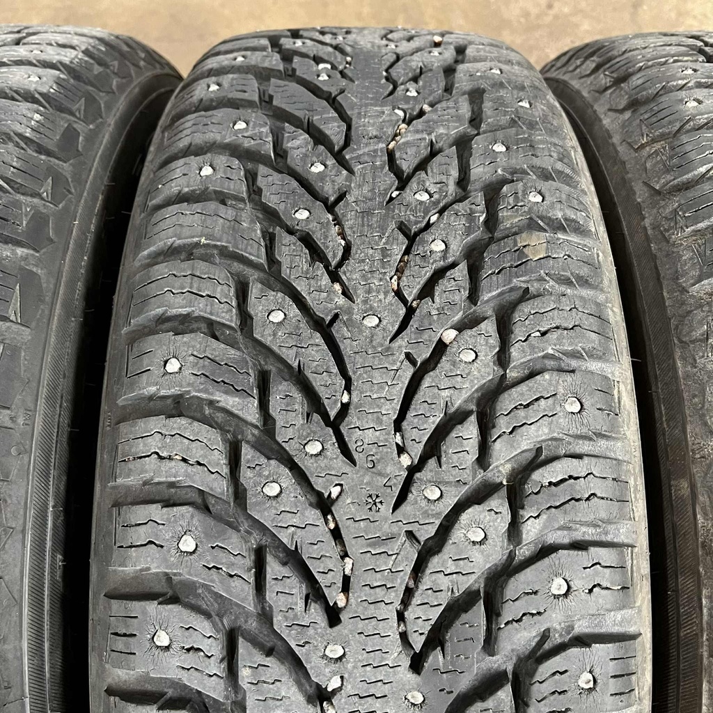 18" - 235/60r18 Nokian Tyres Hakkapeliitta 9 SUV 