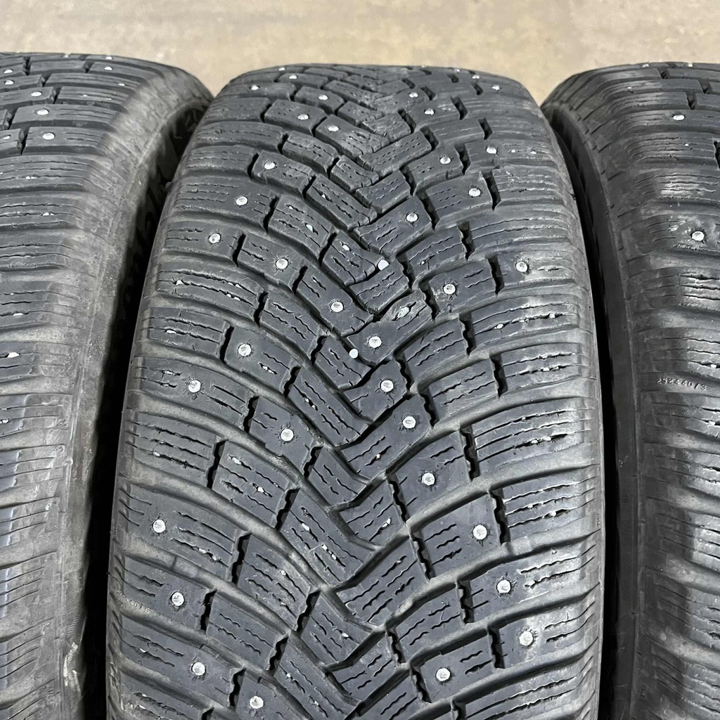 16" - 215/60r16 Continental IceContact 3 