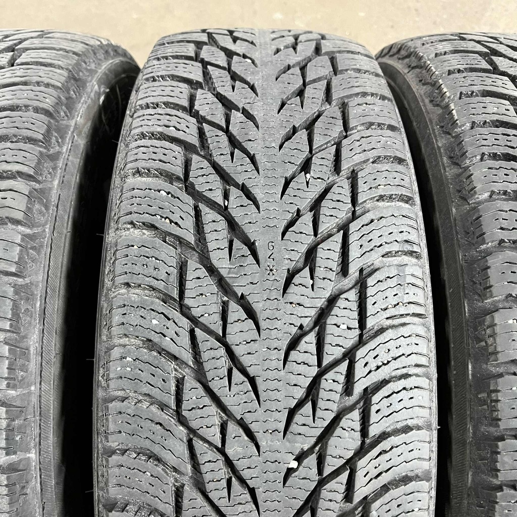 16" - 215/70r16 Nokian Tyres Hakkapeliitta R3 