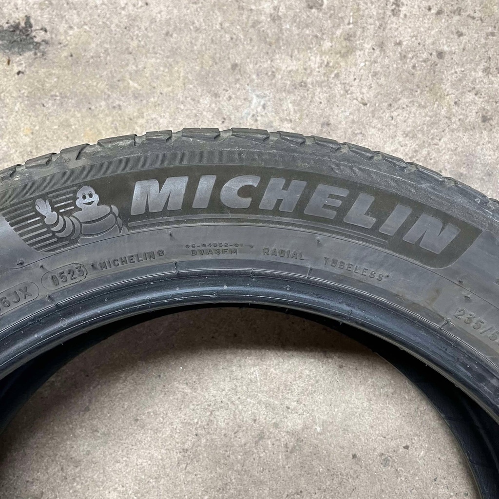 19" - 235/55r19 Michelin CrossClimate 2 VOL 