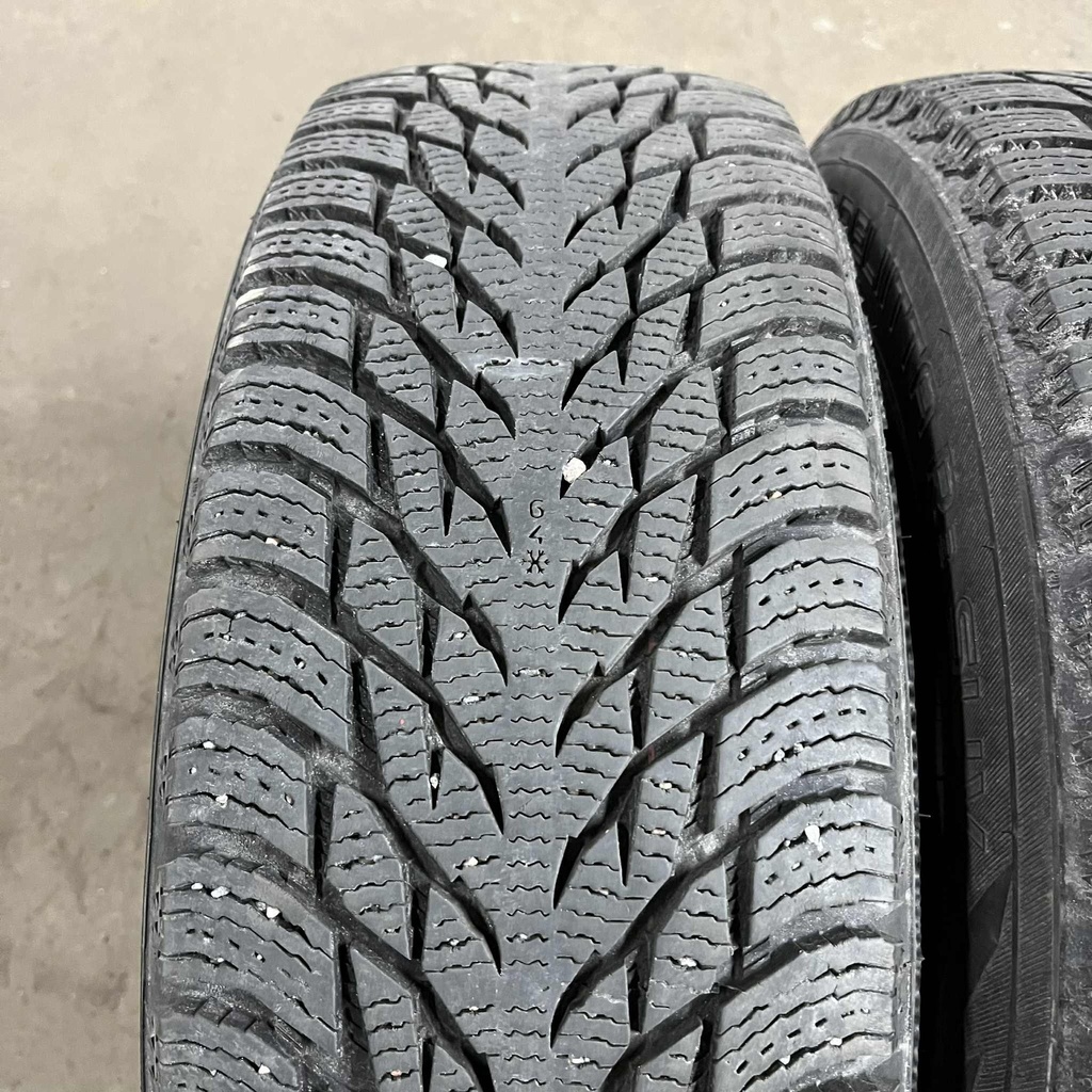 16" - 215/70r16 Nokian Tyres Hakkapeliitta R3 
