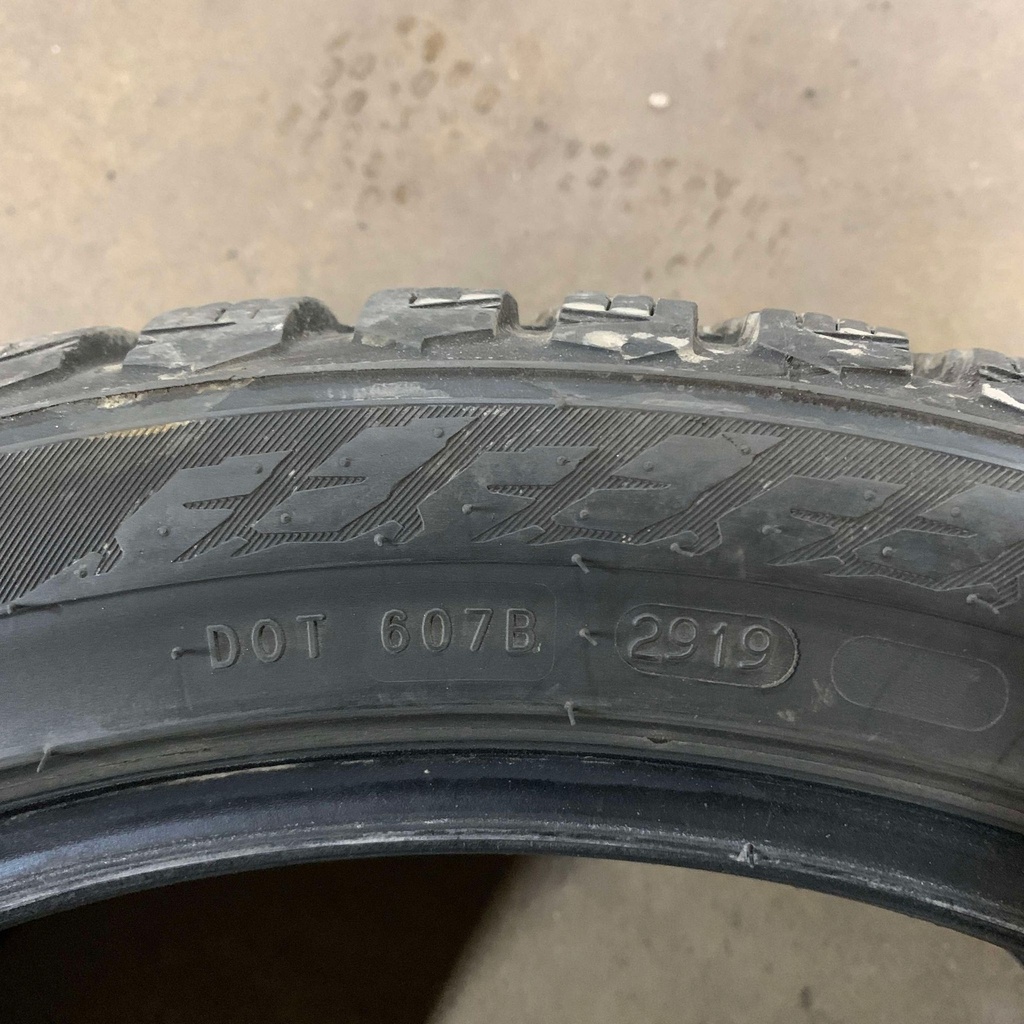 19" - 255/40r19 Nokian Tyres Hakkapeliitta 9 