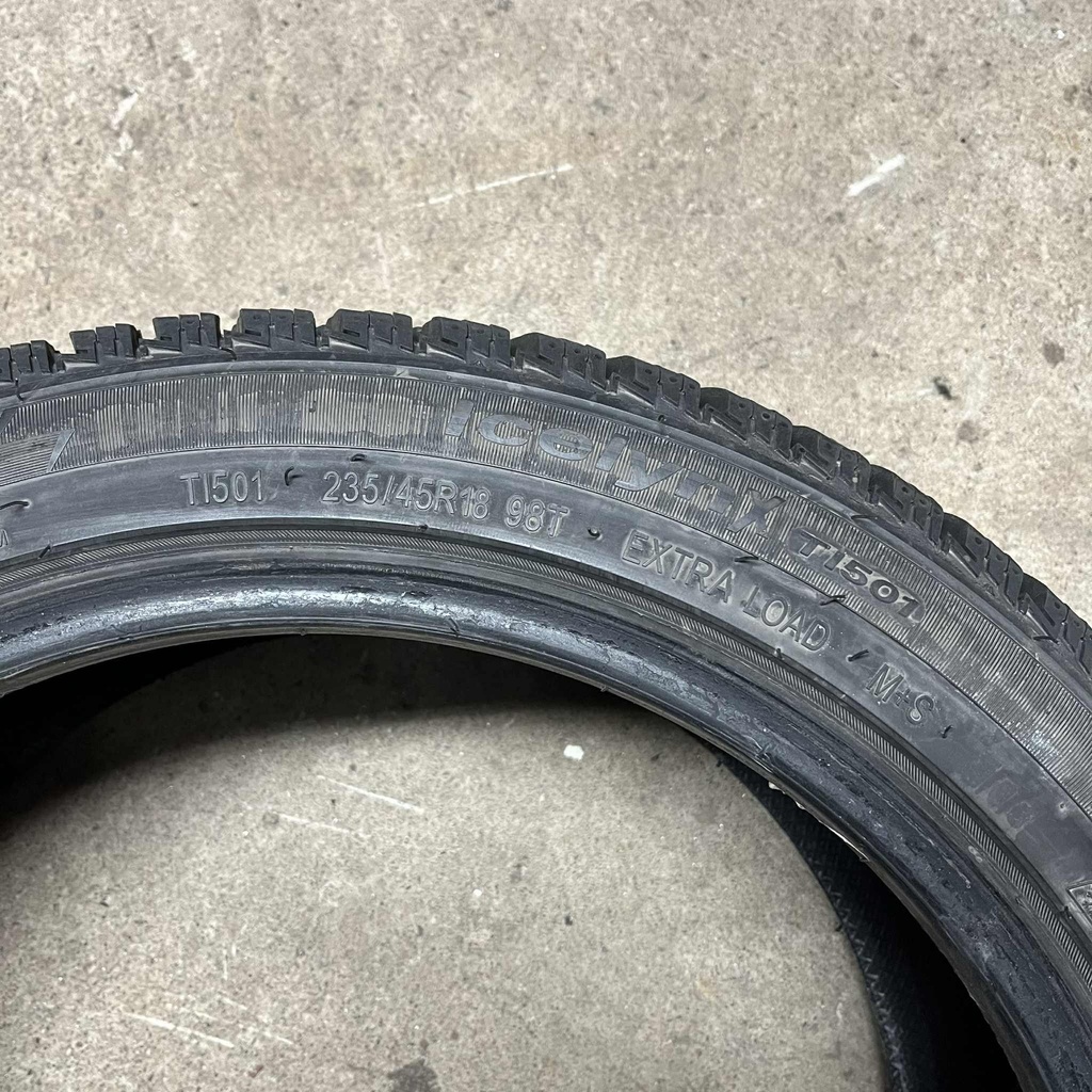 18" - 235/45r18 Triangle IceLynx TI501 