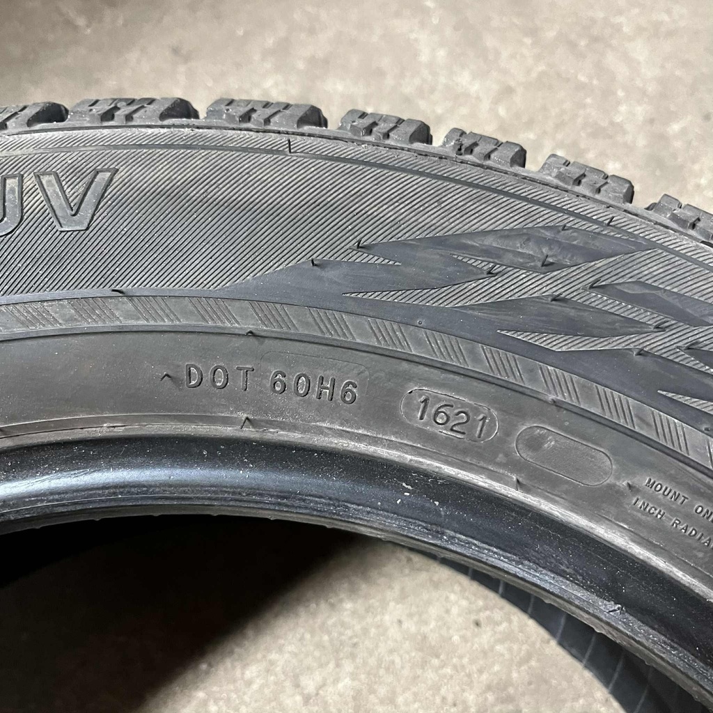 18" - 235/55r18 Nokian Tyres Hakkapeliitta R3 