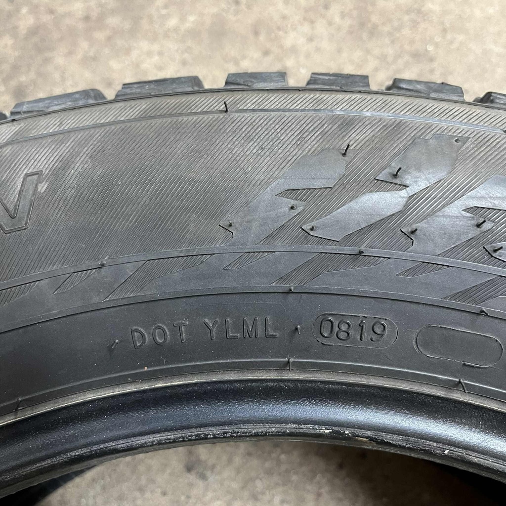 18" - 235/60r18 Nokian Tyres Hakkapeliitta 9 SUV 