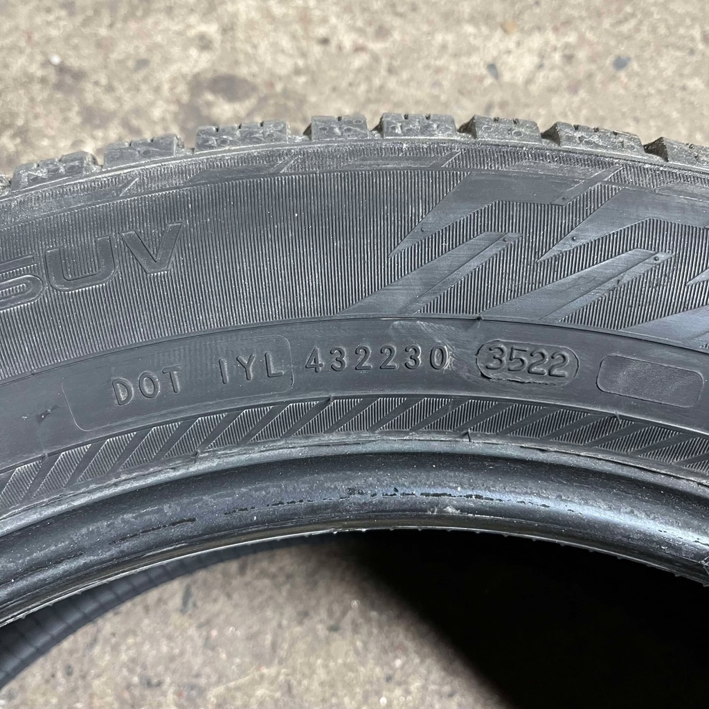 19" - 235/55r19 Nokian Tyres Hakkapeliitta R5 