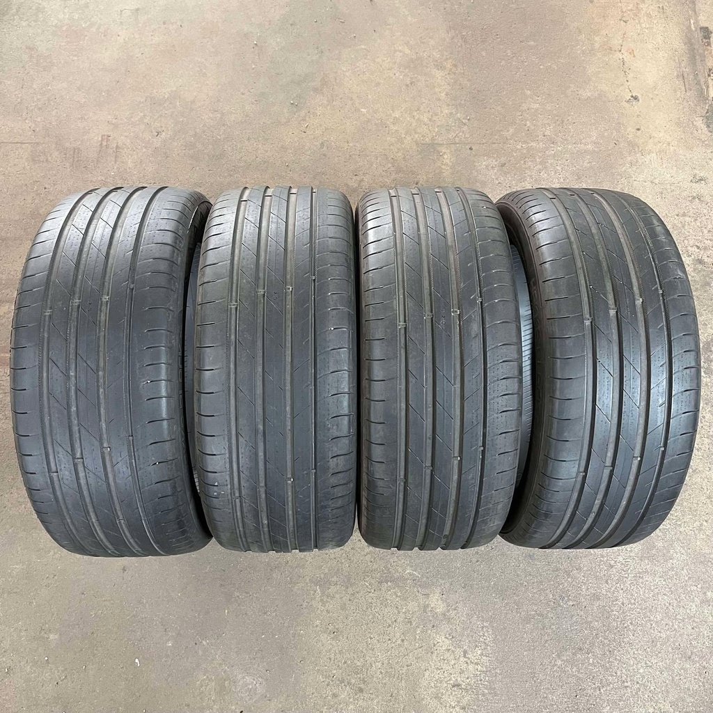 18" - 235/45r18 Nokian Tyres Hakka Black 3