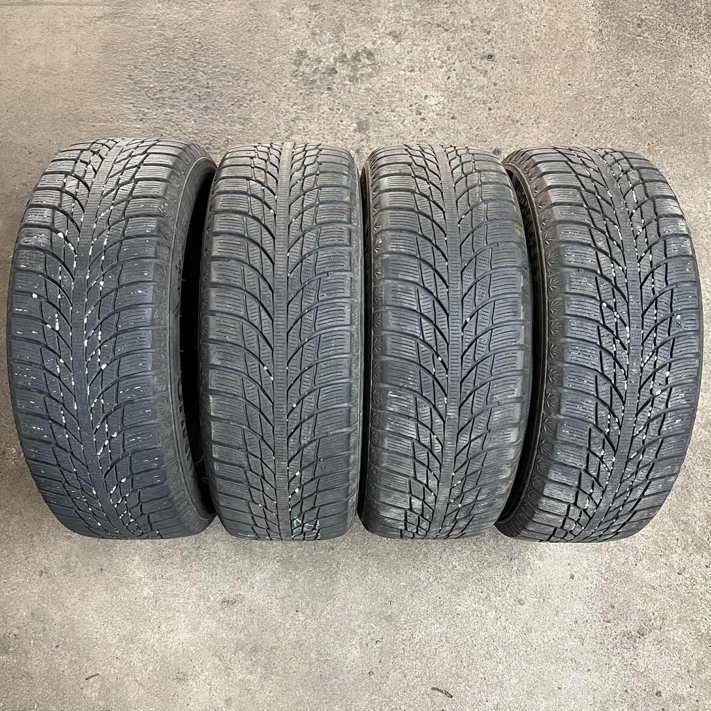 16" - 205/55r16 Kumho WinterCraft Ice Wi51